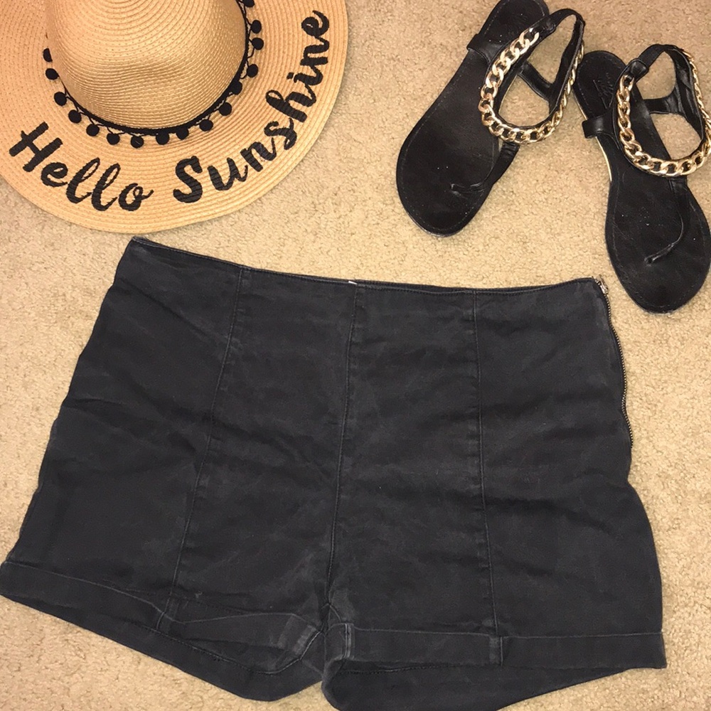🌴 SO Black shorts with side zipper. Size 17 - Picture 2 of 8